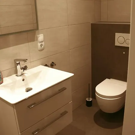 Stilvolle Wohnung Auf 50 M² Mit Parkplatz Und Wifi Kraiburg am Inn Exterior photo