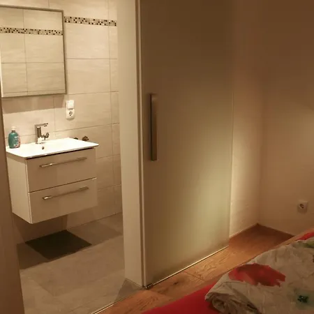 Stilvolle Wohnung Auf 50 M² Mit Parkplatz Und Wifi Kraiburg am Inn Exterior photo