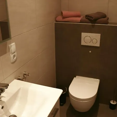 Stilvolle Wohnung Auf 50 M² Mit Parkplatz Und Wifi Kraiburg am Inn Exterior photo
